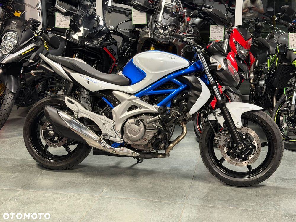 Suzuki Gladius - 2
