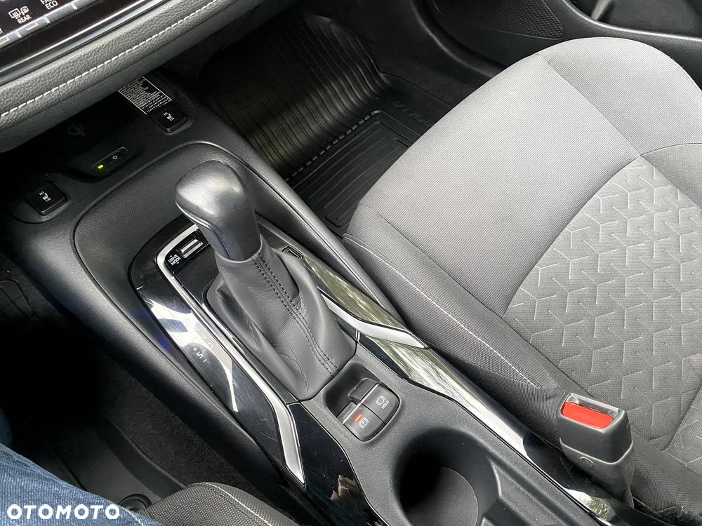 Toyota Corolla 2.0 Hybrid Comfort - 32