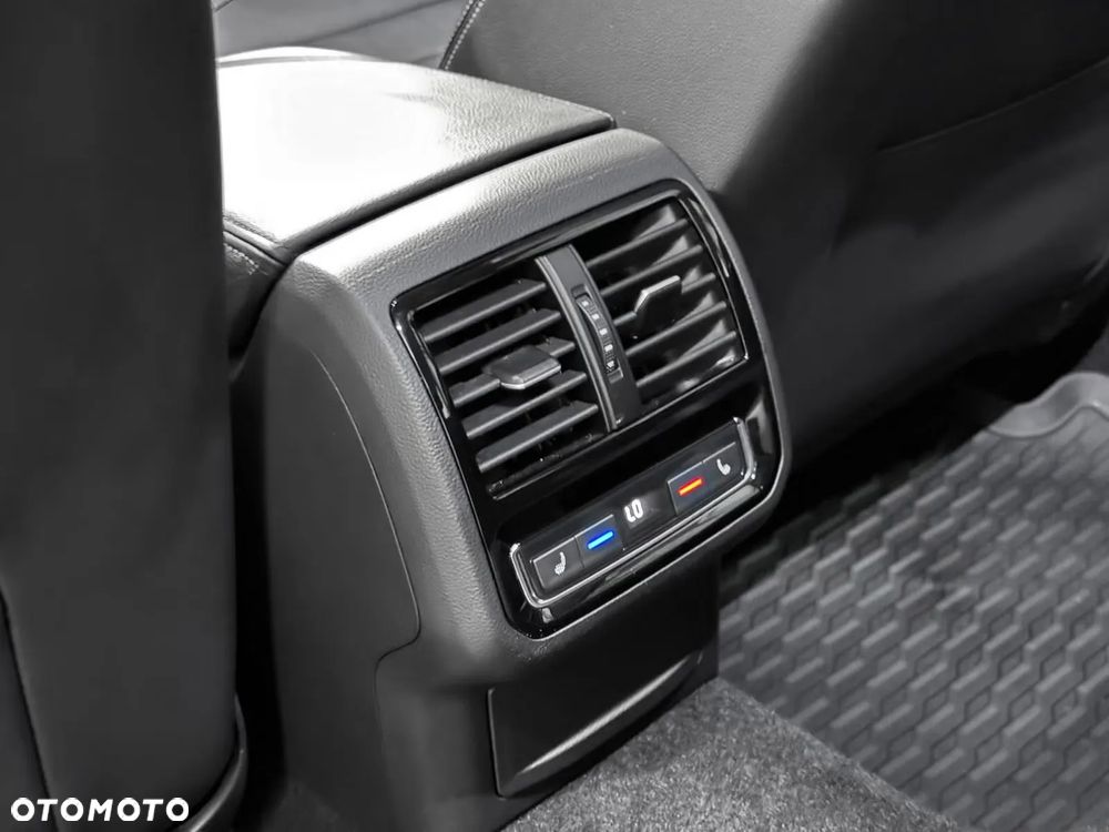 Volkswagen Passat Alltrack 2.0 TDI SCR 4Motion DSG - 24