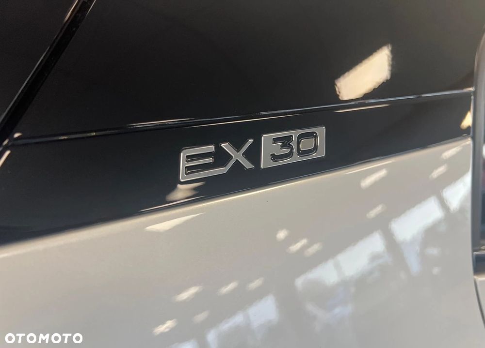 Volvo EX30 Single Motor Extended Range RWD Plus - 13