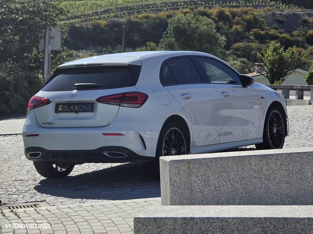 Mercedes-Benz A 250 e 8G-DCT AMG Line - 12