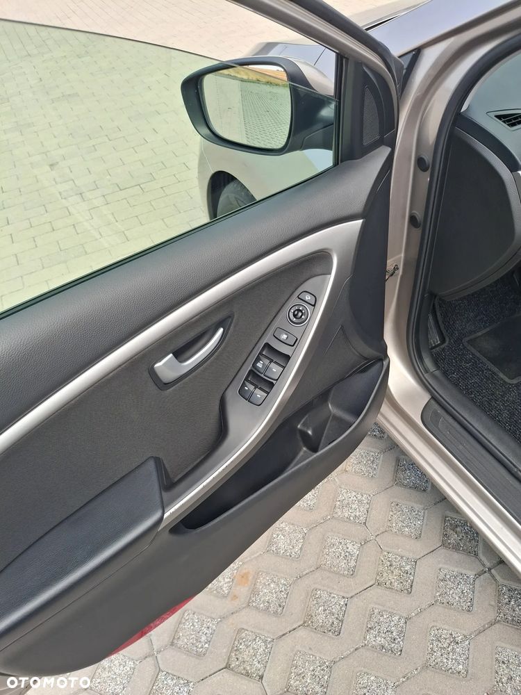 Hyundai i30 1.4 Family - 9