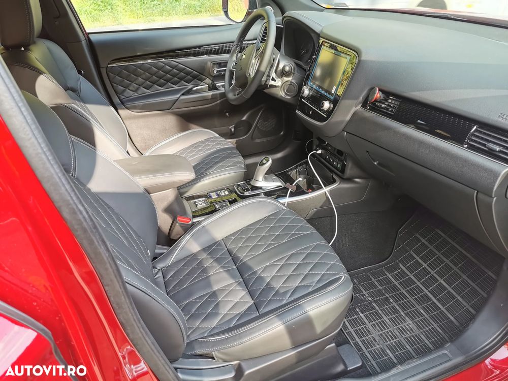 Mitsubishi Outlander PHEV 2.4 L 4X4 Instyle - 12