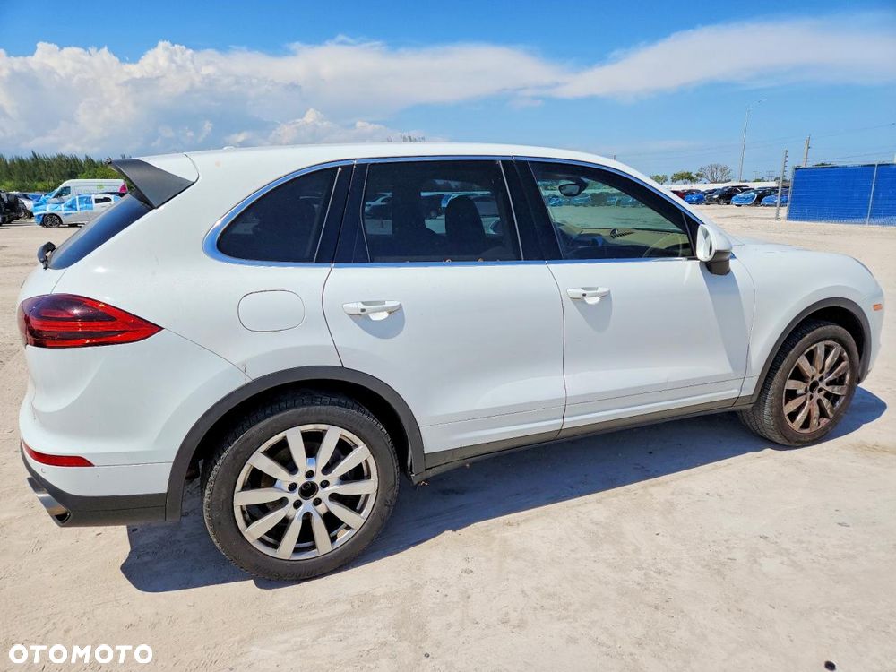 Porsche Cayenne - 4