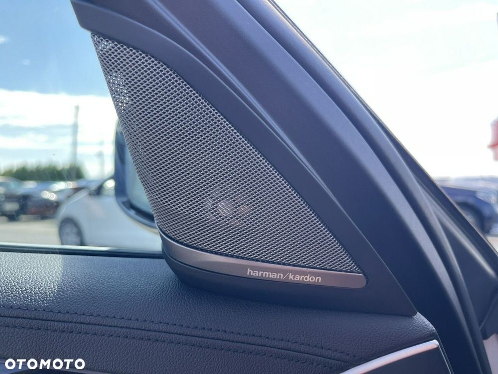 BMW Seria 5 M550i xDrive sport - 12