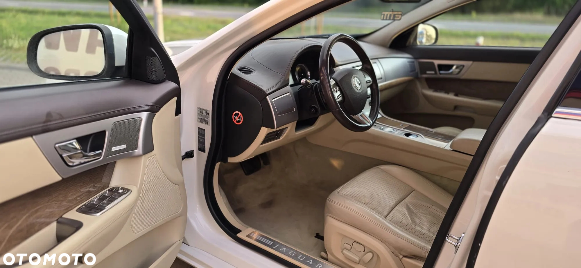 Jaguar XF 4.2 Super V8 - 9