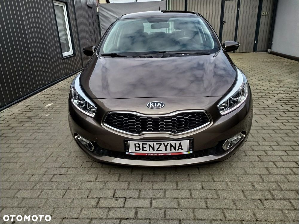 Kia Ceed 1.6 GDI Dream Team Edition - 12