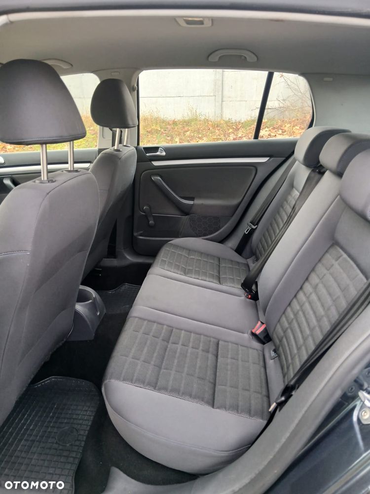 Volkswagen Golf - 10