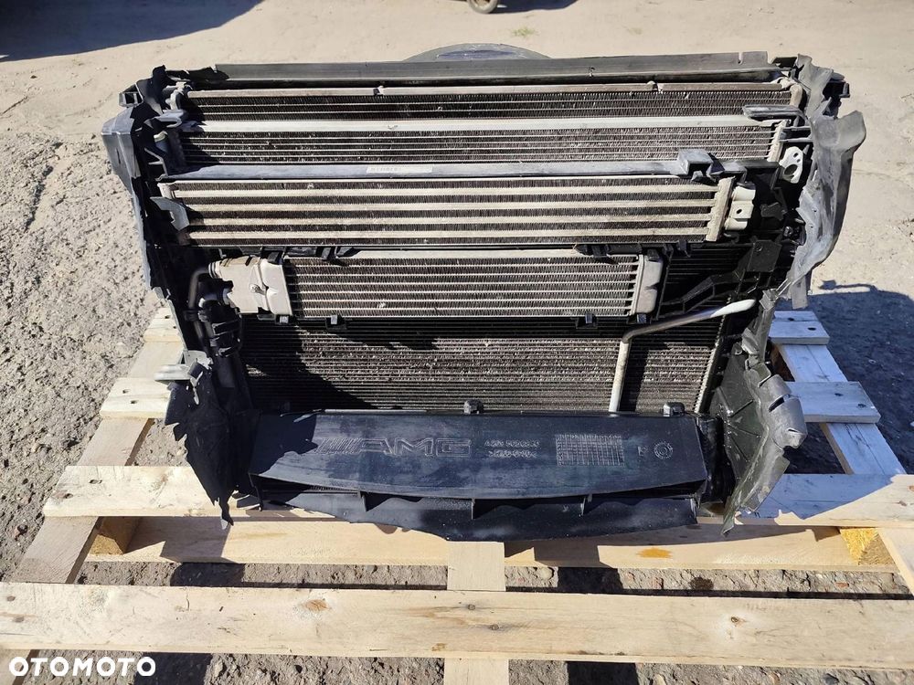 MERCEDES W204 C63 AMG PAS PRZEDNI CHŁODNICE KOMPLET - 2