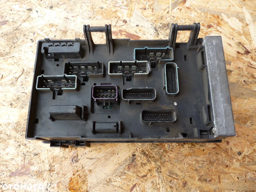 CHRYSLER GRAND VOYAGER IV SKRZYNKA BEZPIECZNIKÓW - 2