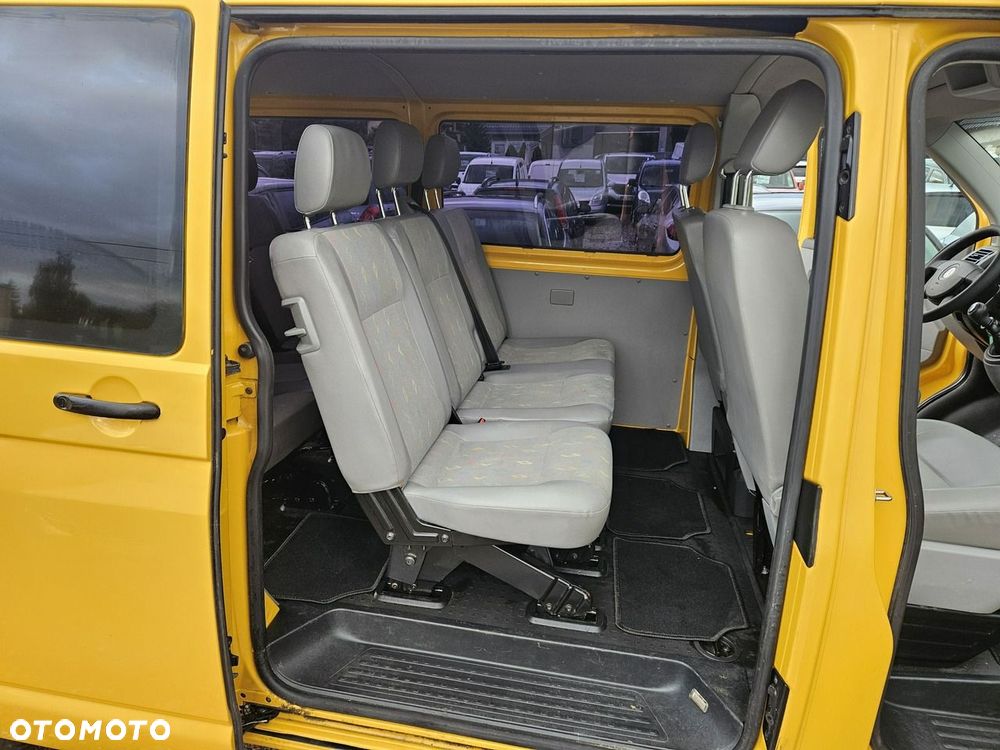 Volkswagen Caravelle - 10