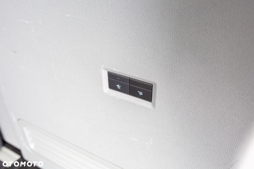 Ford Tourneo Custom - 15