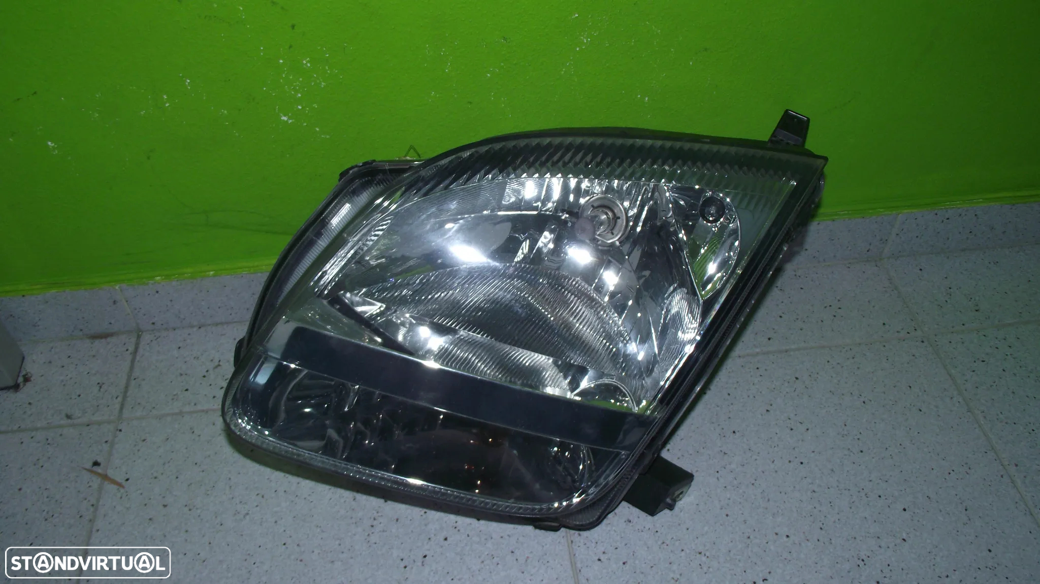 Farol Esquerdo Suzuki Ignis - 2006 / 2023 - F831 - 2