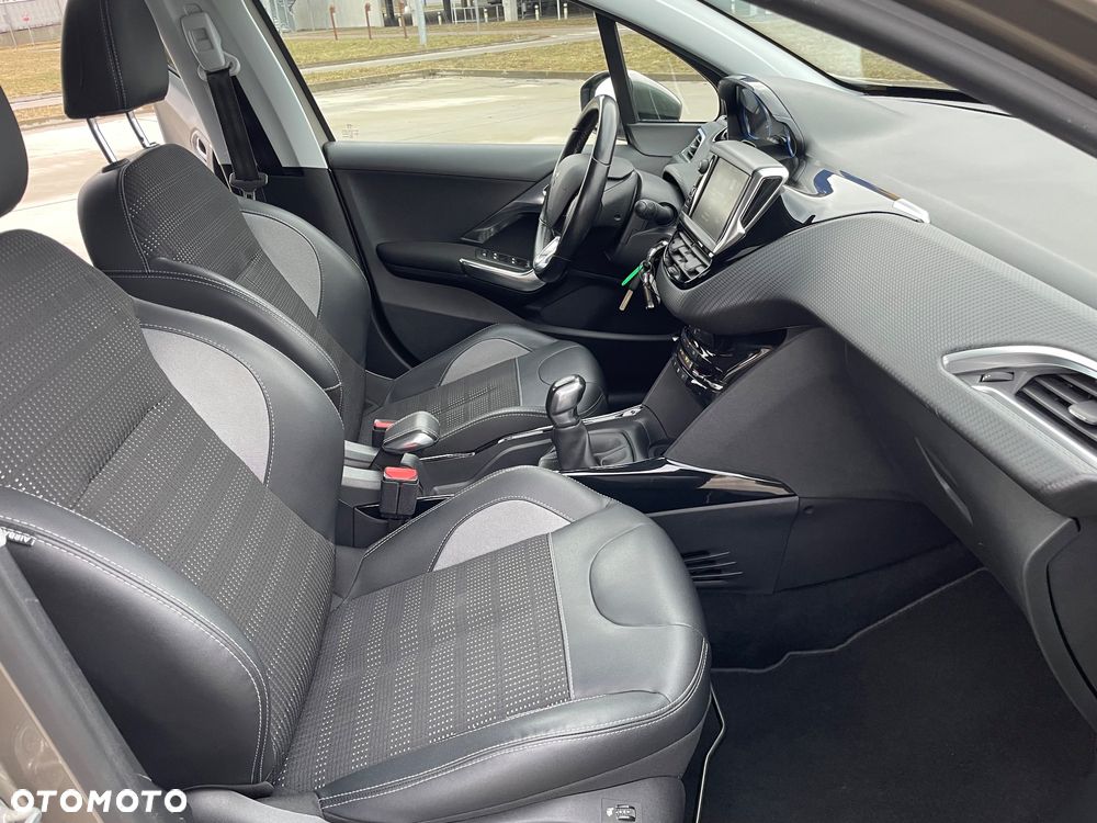 Peugeot 2008 1.2 Pure Tech Allure S&S - 21