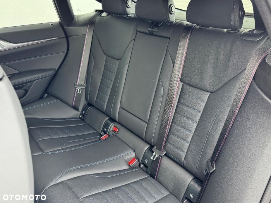 BMW Seria 4 M440i xDrive mHEV - 19