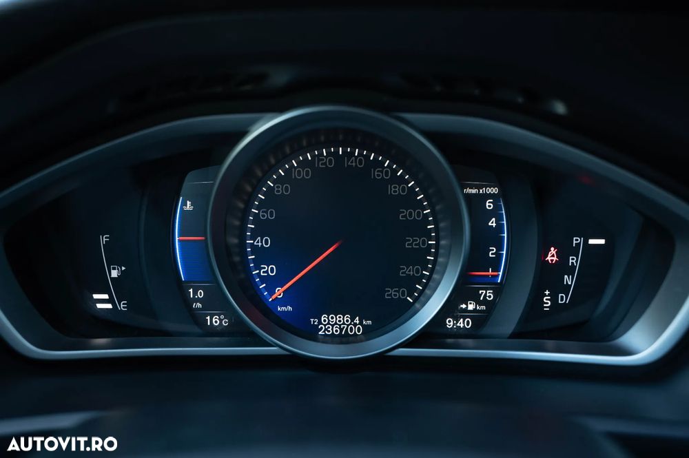 Volvo V40 T3 Geartronic RDesign - 20