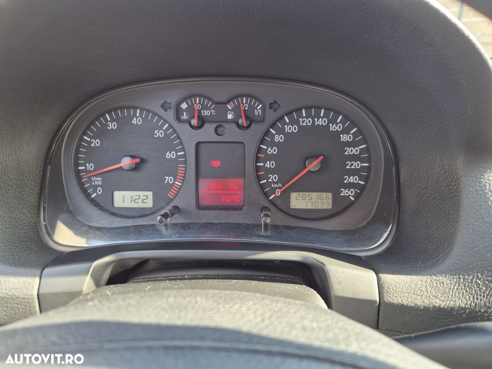 Volkswagen Golf 1.6 - 1