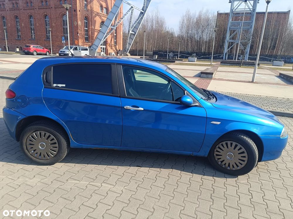 Alfa Romeo 147 1.6 Twin Spark Distinctive - 4