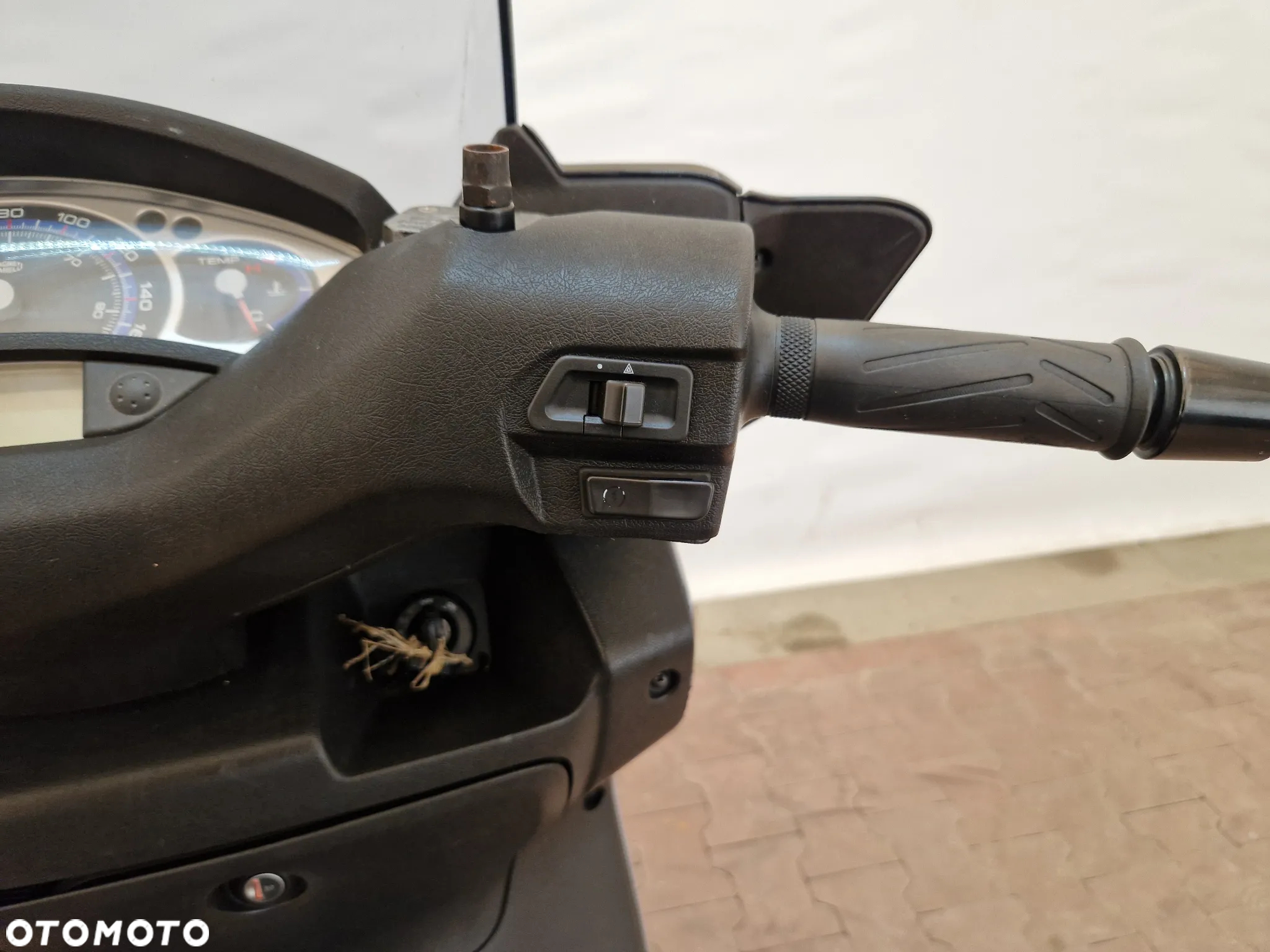 Yamaha X-max - 33