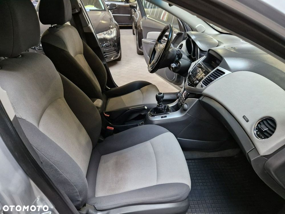 Chevrolet Cruze 1.6 LS - 22