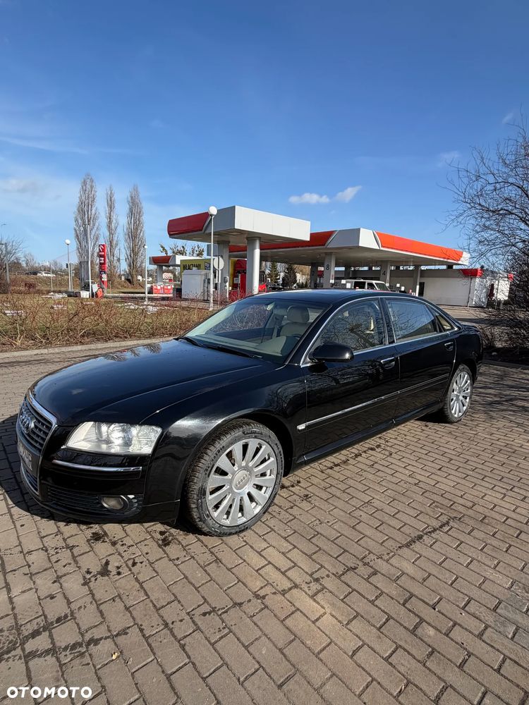 Audi A8 4.2 Quattro - 1