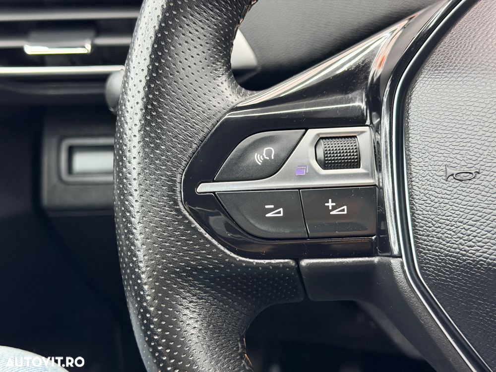 Peugeot 3008 1.2 PureTech Turbo S&S GT-Line - 28