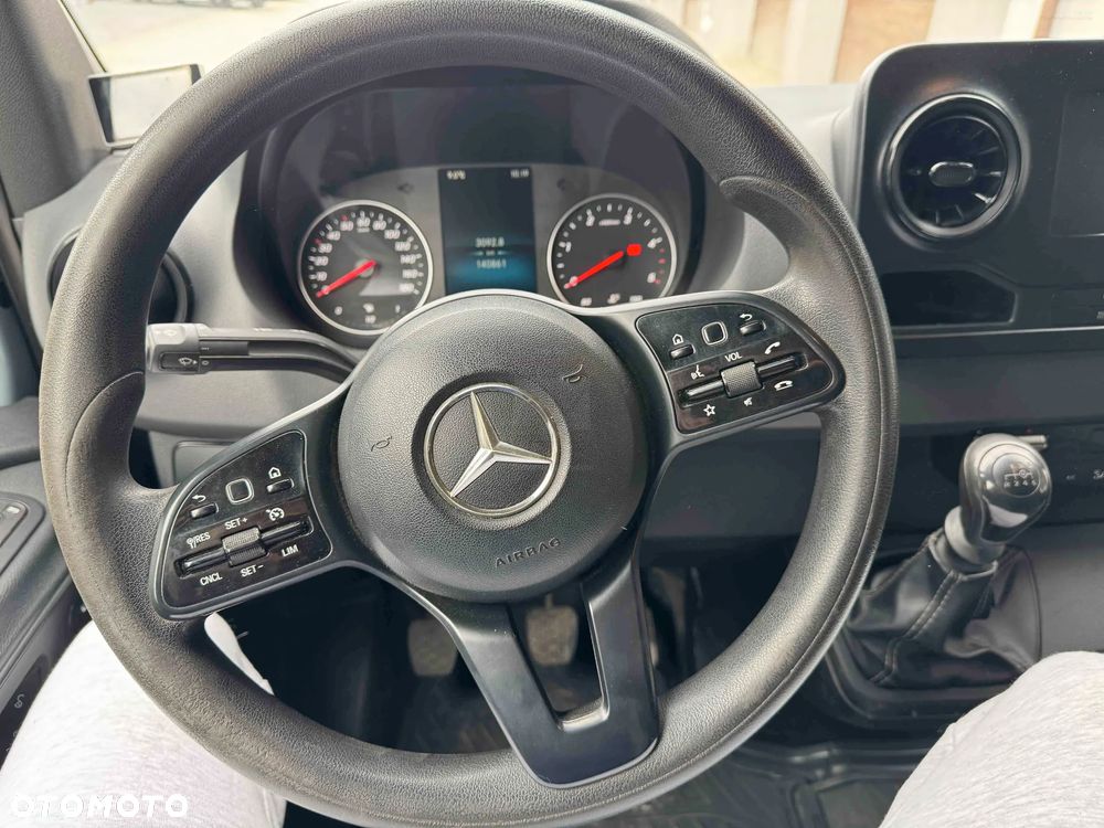 Mercedes-Benz SPRINTER - 13
