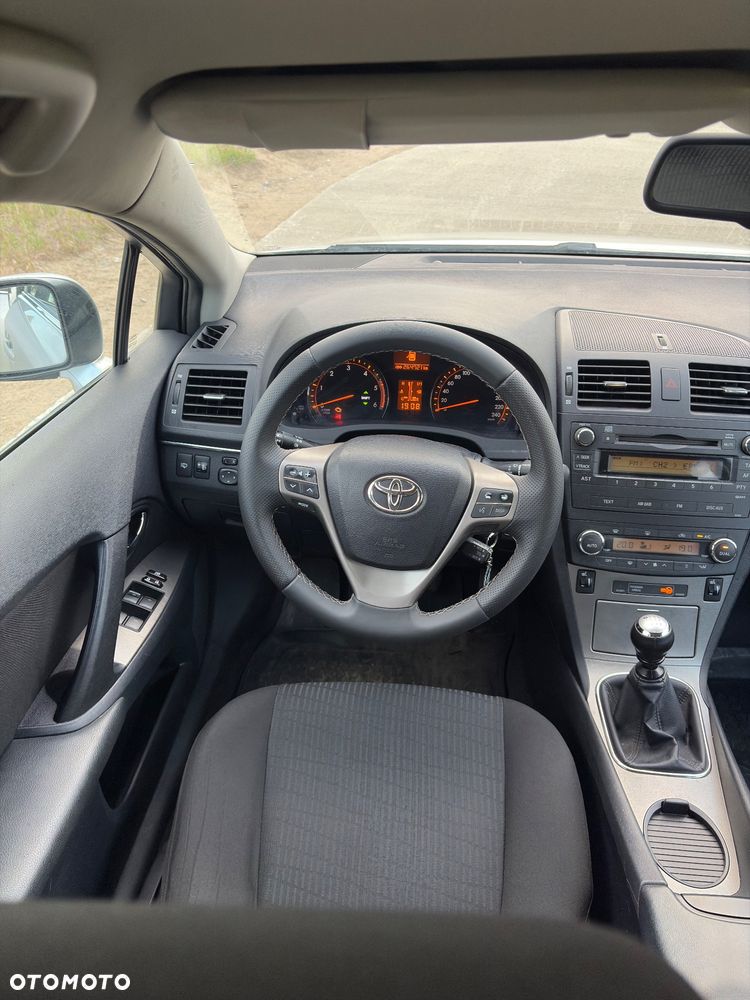 Toyota Avensis - 16