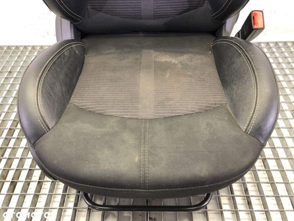 FOTEL PRAWY PRZÓD - 260.00 PLN - MINI MINI COUNTRYMAN (R60) 2010 - 2016 Cooper D 82 kW [112 KM] - 3