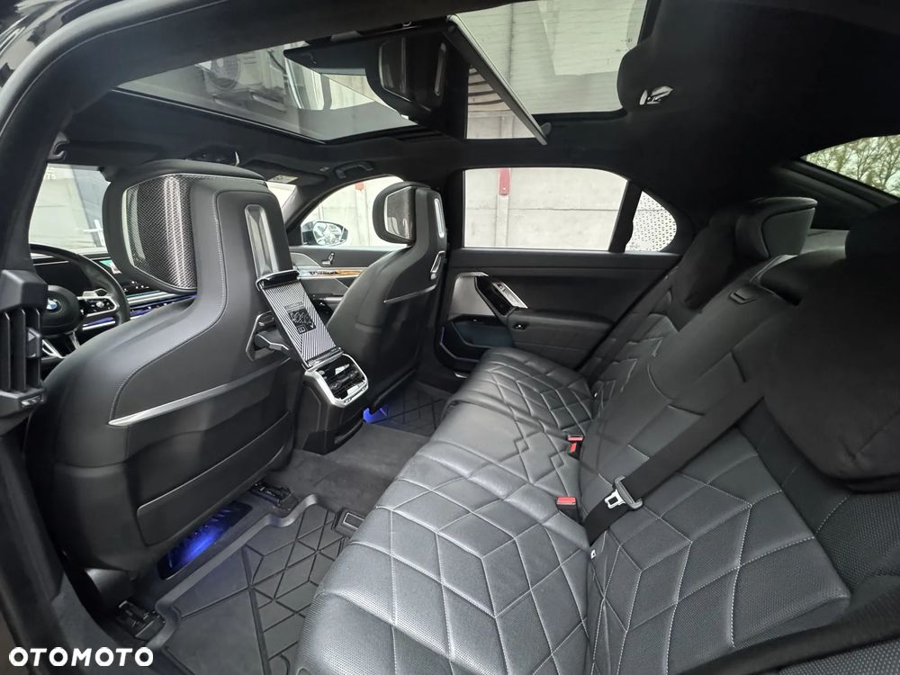 BMW Seria 7 - 11