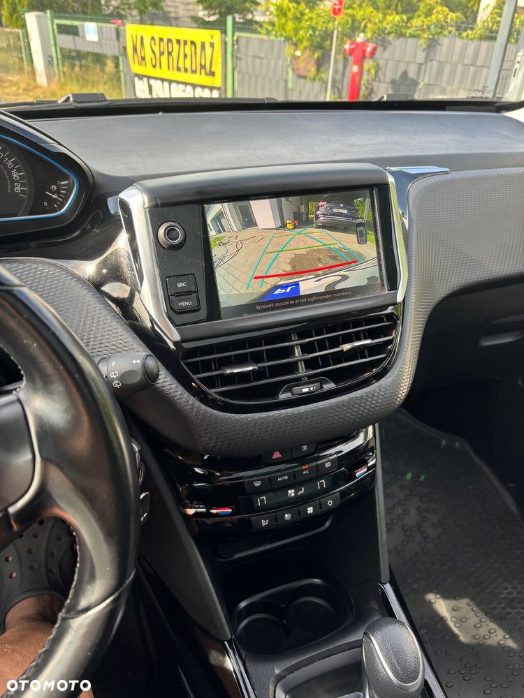 Peugeot 2008 1.2 Pure Tech Allure S&S EAT6 - 11