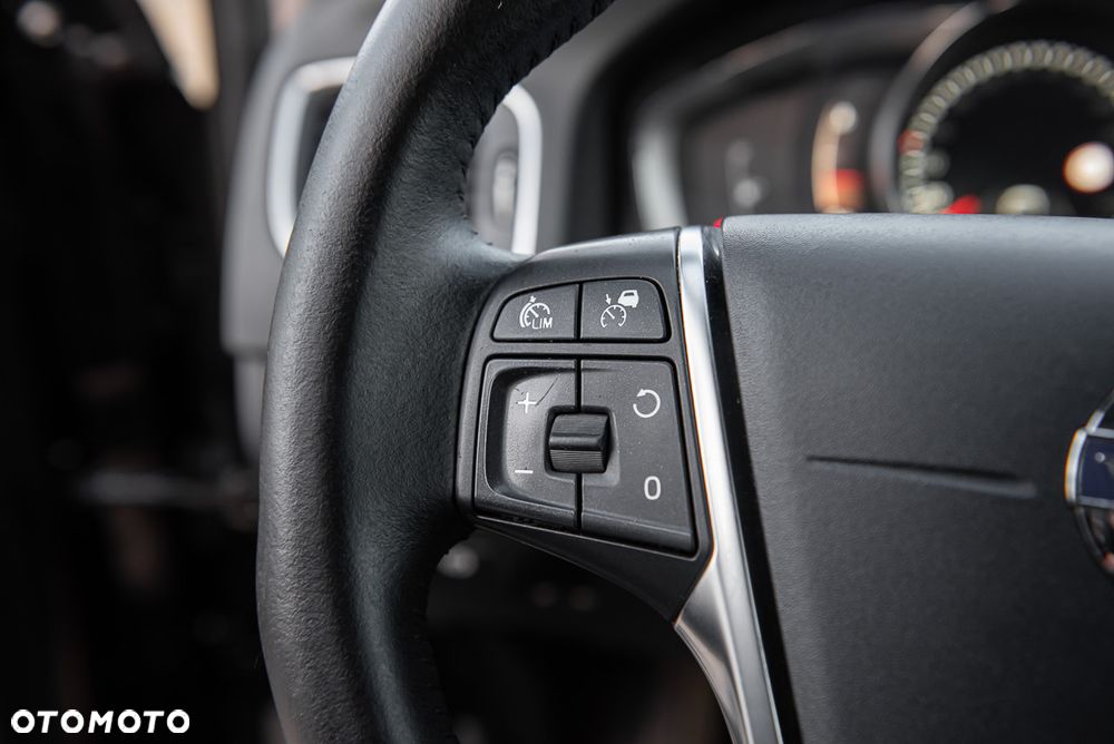 Volvo V60 Cross Country - 21