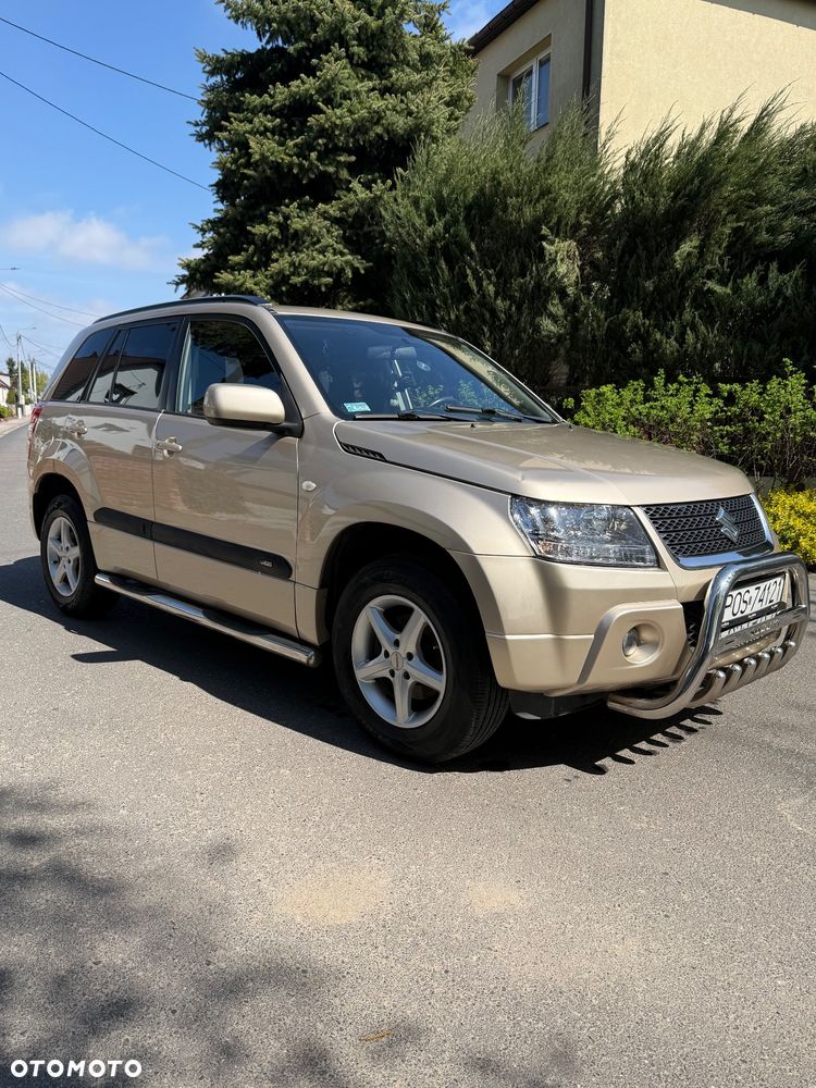 Suzuki Grand Vitara 2.0 Comfort + - 8