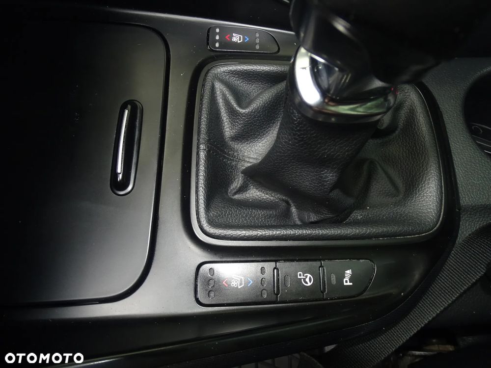 Kia Carens 1.7 CRDi Business Line 7os - 28