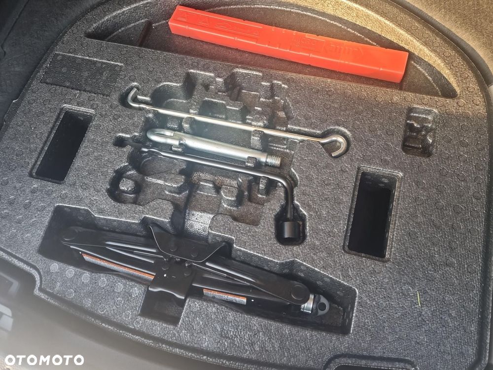 Toyota Corolla 1.8 Hybrid Style - 25