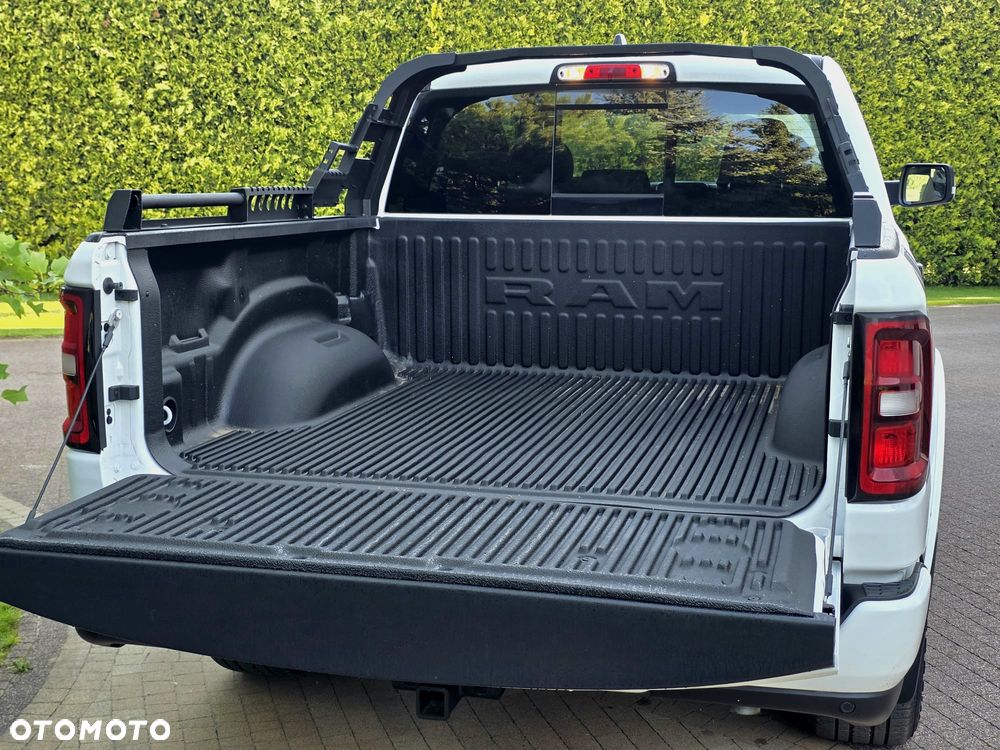 Dodge RAM - 8