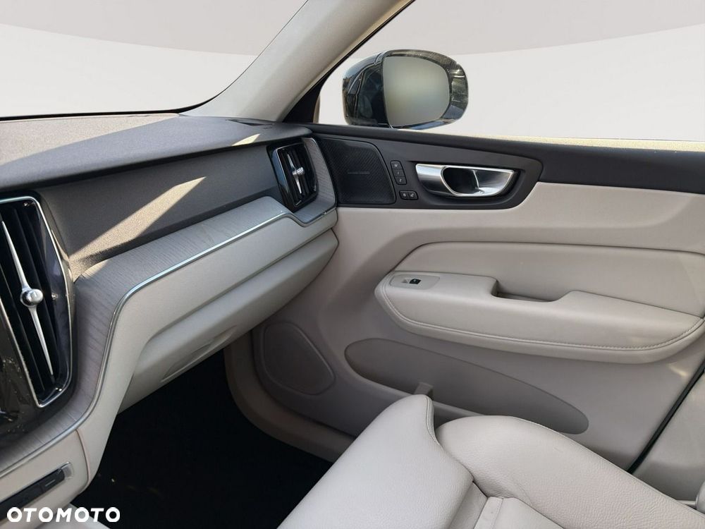 Volvo XC 60 B5 B AWD Plus Bright - 26