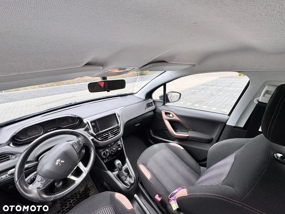 Peugeot 208 PureTech 82 Urban Move - 12