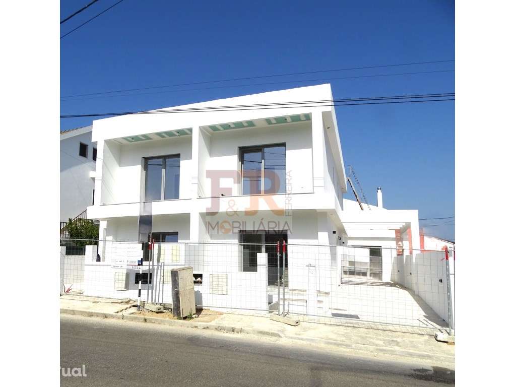 Moradia Geminada Duplex T2+1 com Pérgula Fernão Ferro - Grande imagem: 4/38