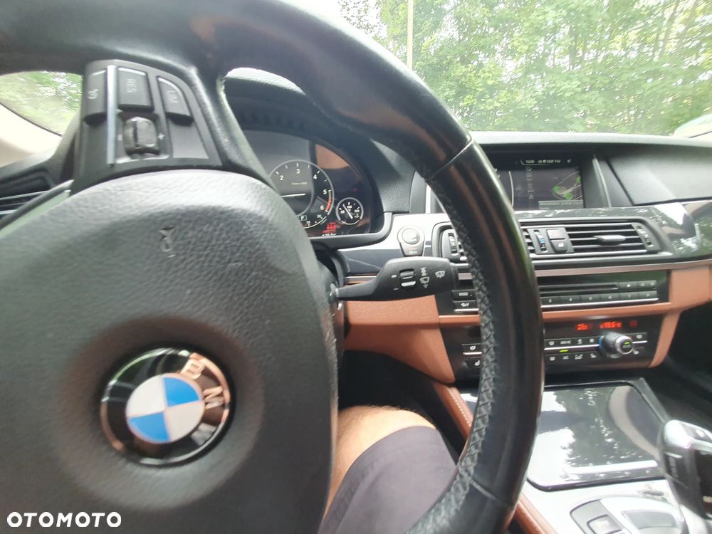 BMW Seria 5 525d xDrive Luxury Line - 16