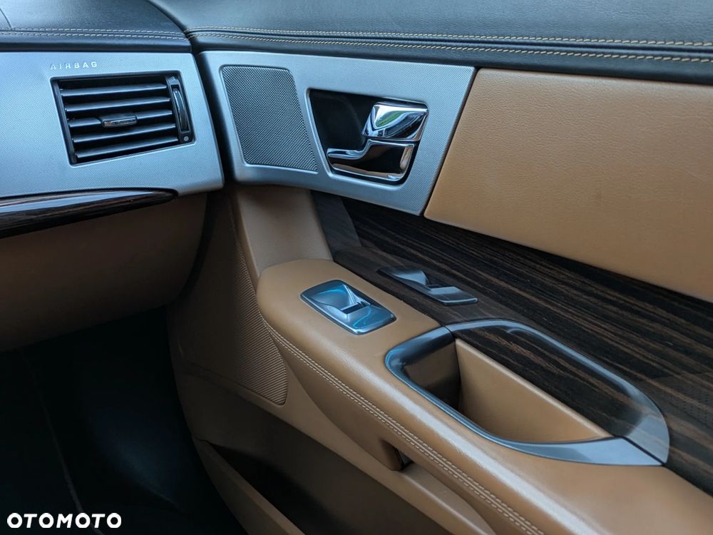 Jaguar XF 3.0 V6 D S Premium Luxury - 24