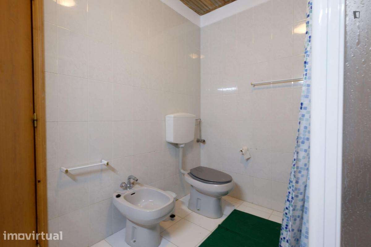 Quarto - localizado em Conchada Coimbra - Grande imagem: 5/12