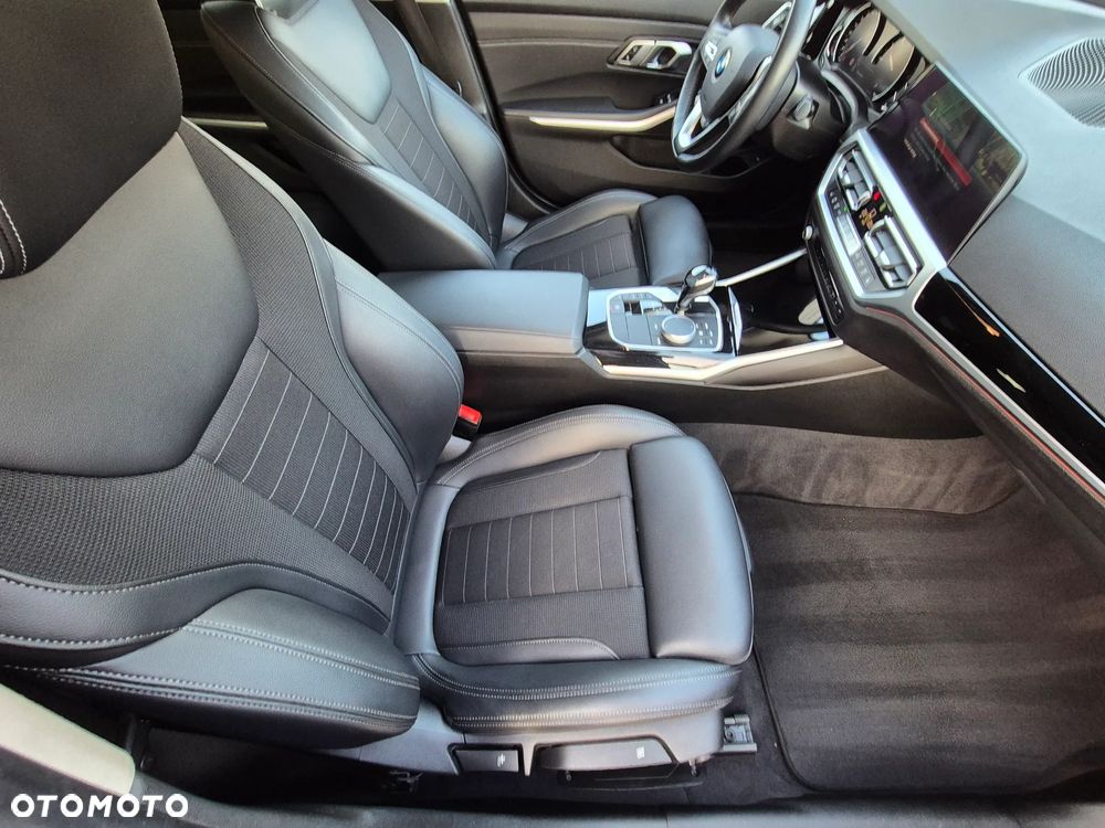 BMW Seria 3 330i Sport Line - 20