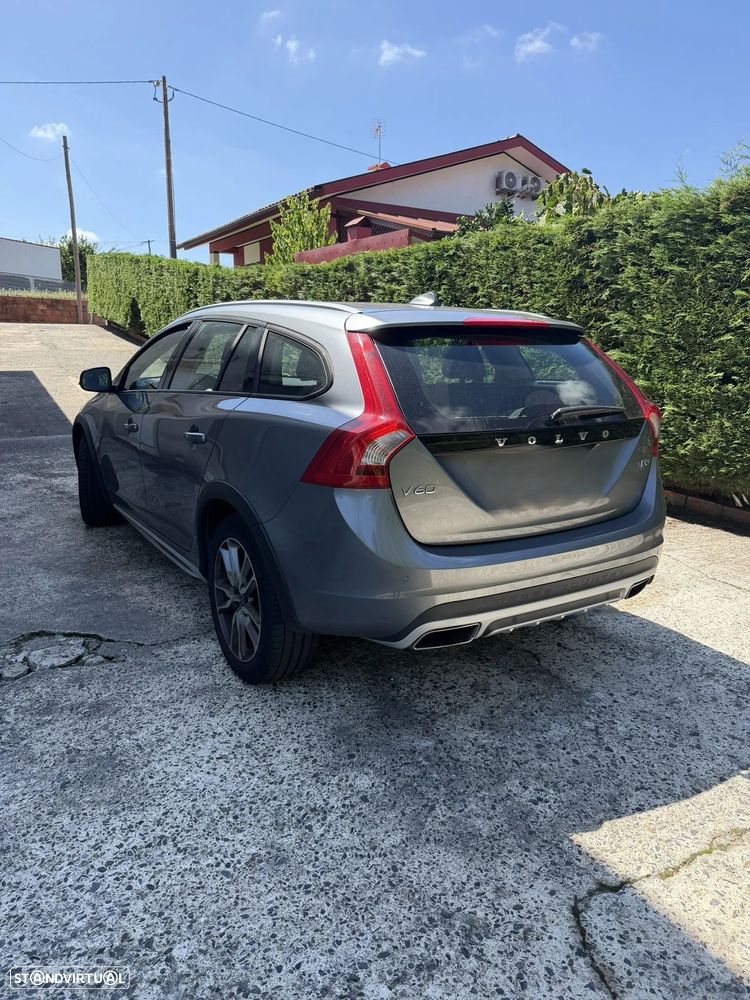 Volvo V60 2.0 D3 Momentum Geartronic - 1