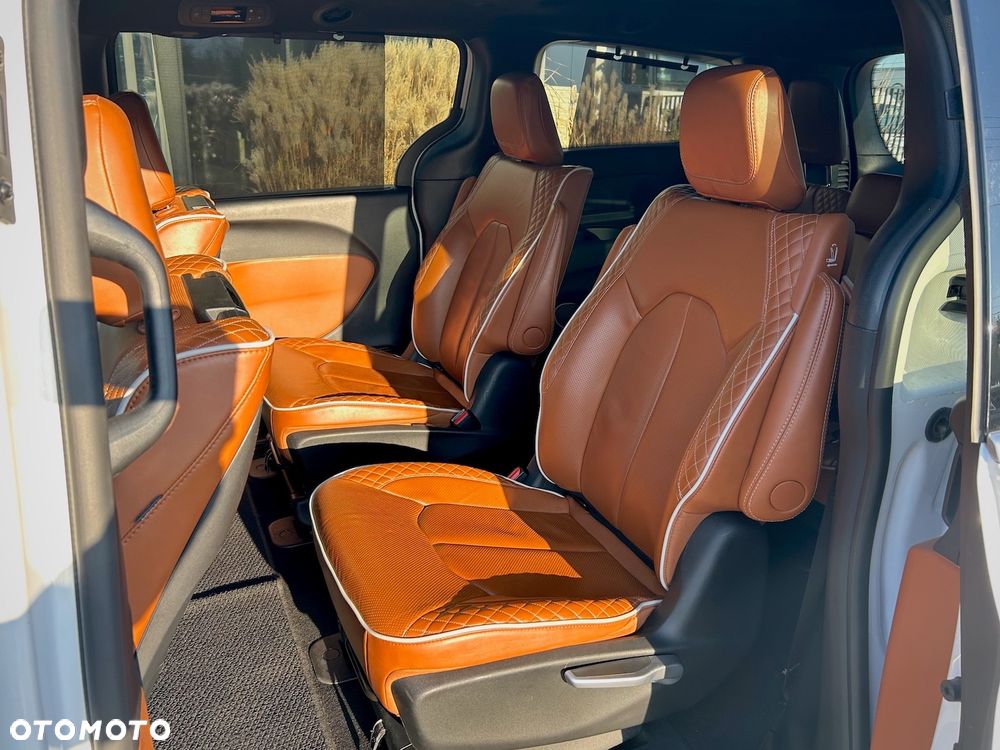 Chrysler Pacifica - 25