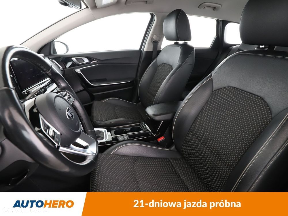 Kia Ceed - 11