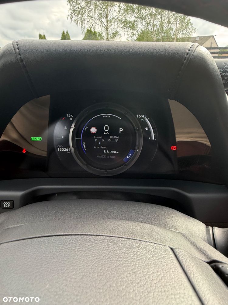 Lexus ES 300h F Sport - 11