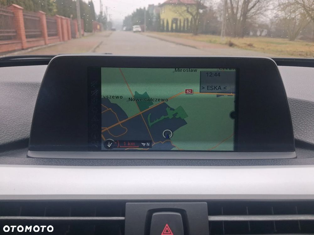 BMW Seria 3 318d Sport Line - 28