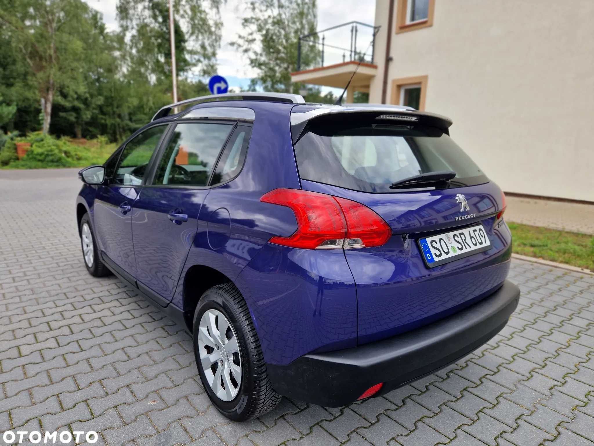 Peugeot 2008 - 8