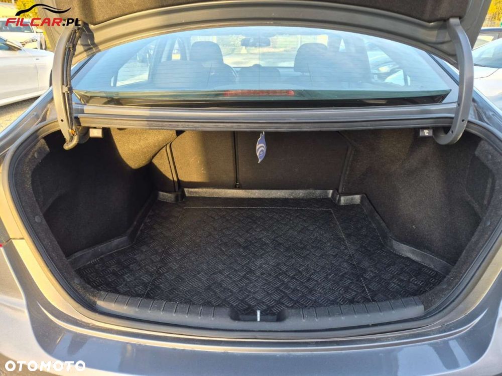 Hyundai Elantra - 25